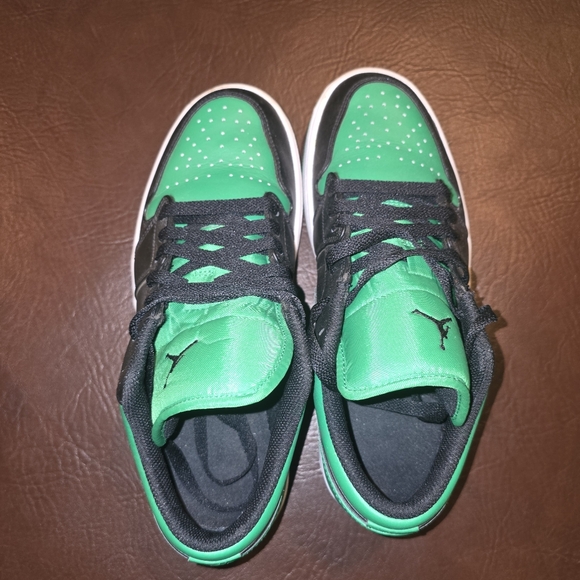 $100 - Fairly New Authentic Jordan 1's - Men: 8 M - Picture 9 of 11